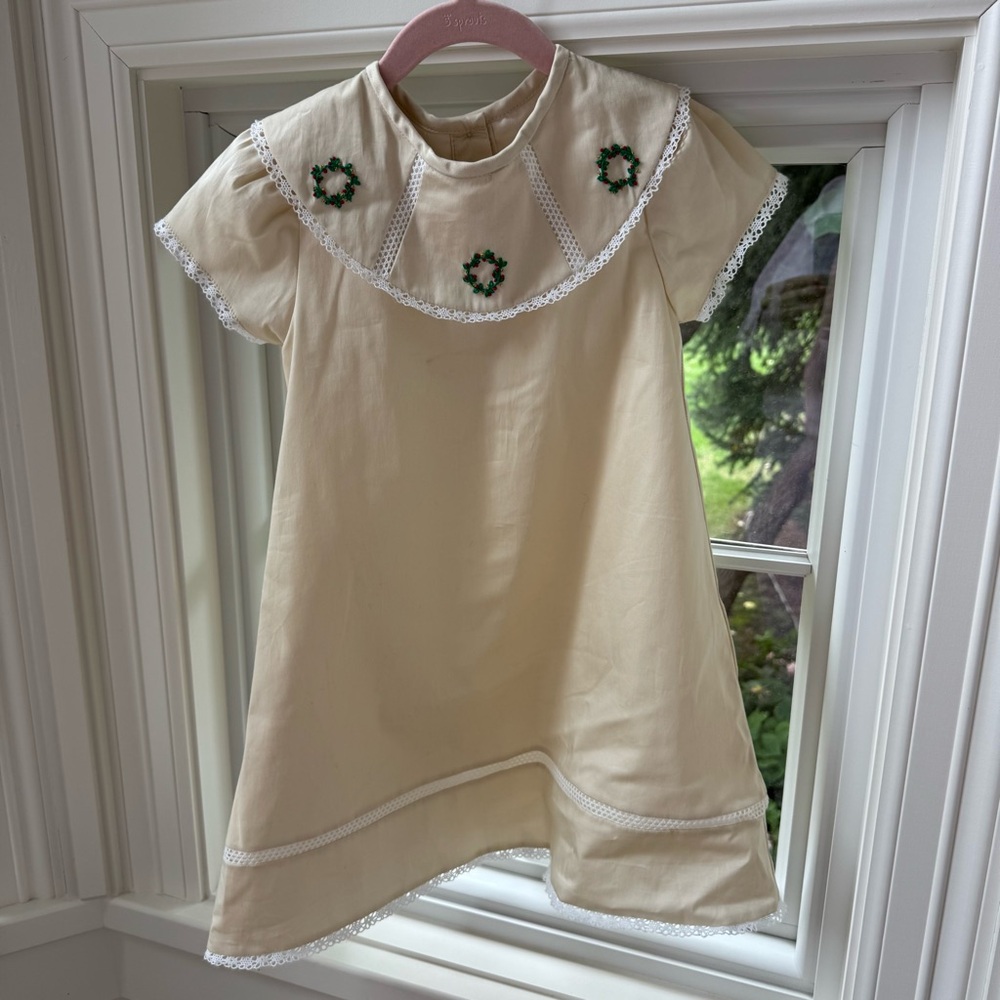 Dondolo Cream Dress with Green Christmas Wreath Embroidery Girls Size 6
